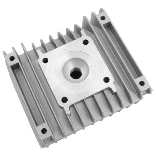 Zylinderkopf Rohteil teilbearbeitet mit Zündkerzengewinde/ Kurzgewinde + Bohrungen für Stehbolzen - Brennraum unbearbeitet